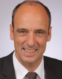 Dr. Falk Bernau