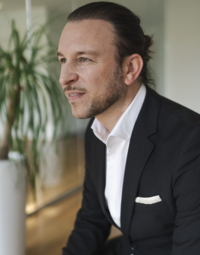 Dr. Marcel Leeser