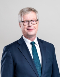 Dr. Henning Schröer