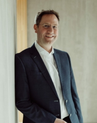Dr. Carsten Höink
