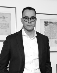 Dr. Timur Nayin