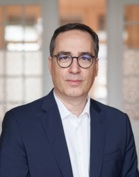 Dr. Eren Basar